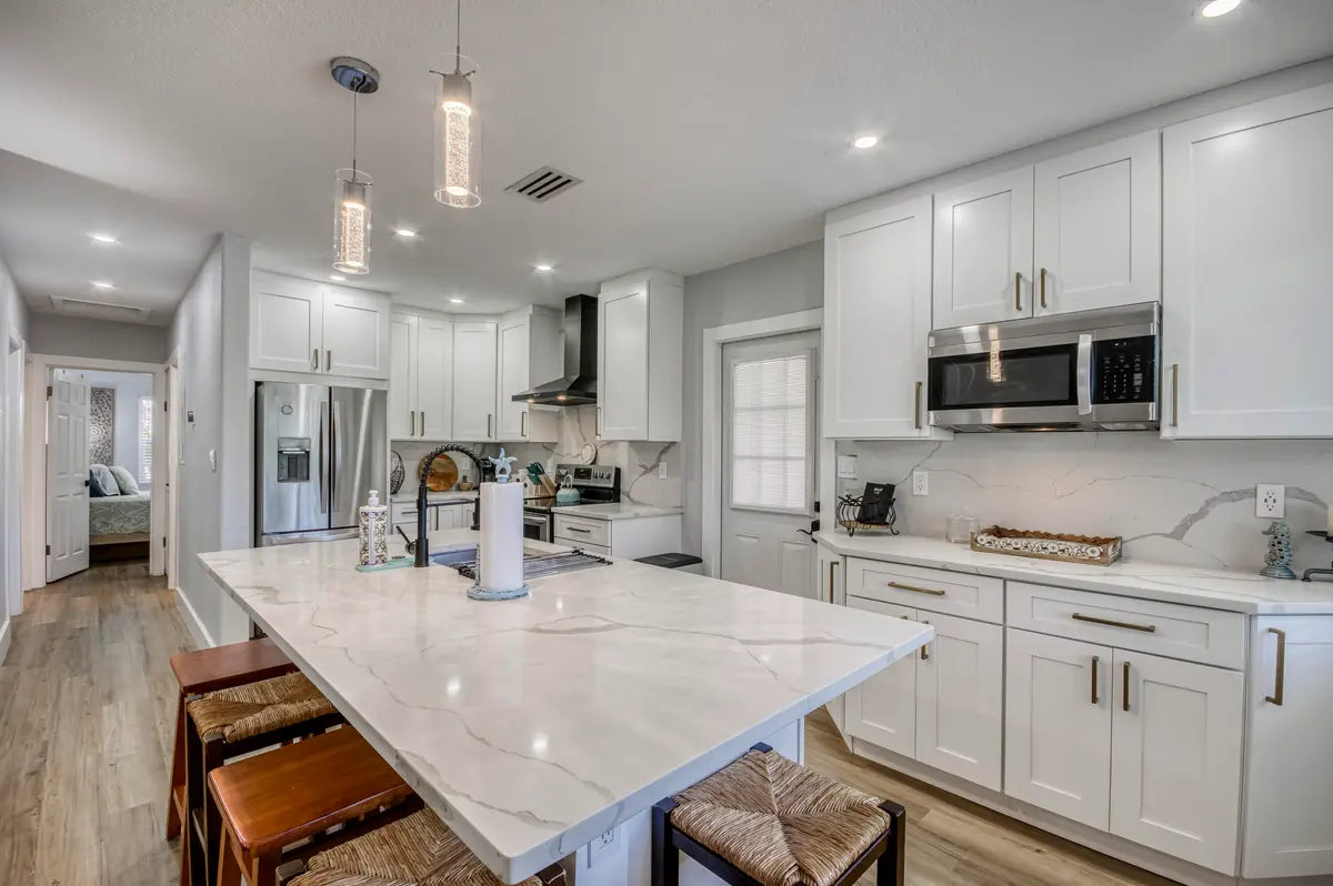 IMG-14 at 404 S Caloosahatchee Avenue, Jupiter
