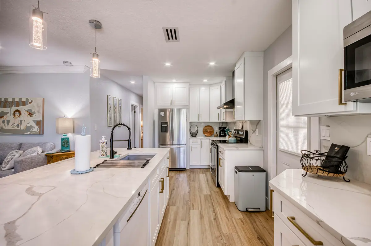 IMG-15 at 404 S Caloosahatchee Avenue, Jupiter