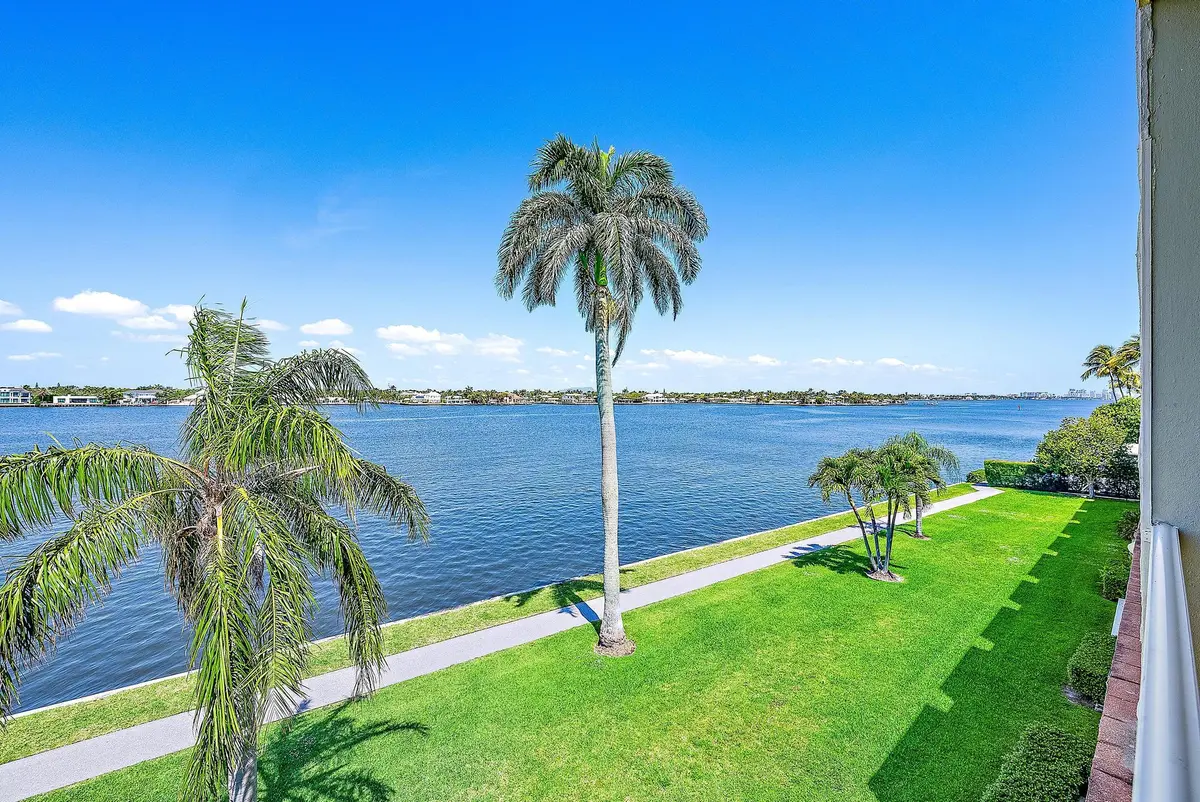 view at 2160 Ibis Isle Road 9, Palm Beach