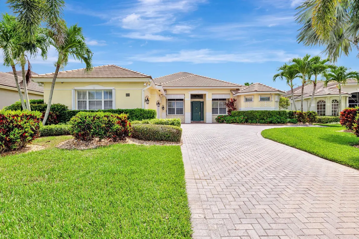 Front at 699 SW River Bend Circle, Stuart
