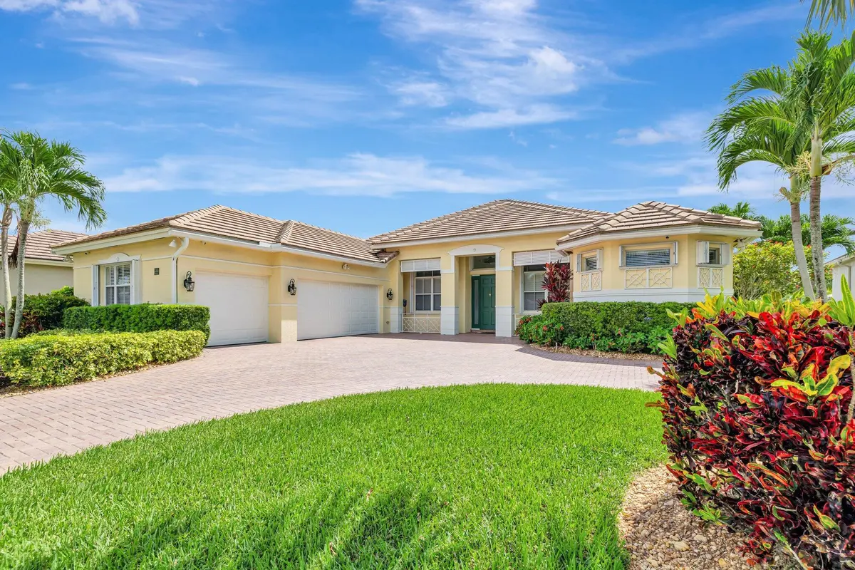 Front at 699 SW River Bend Circle, Stuart
