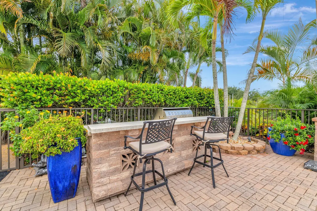 outdoor kitchen / Bar5 at 699 SW River Bend Circle, Stuart