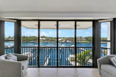 543 Bay Colony Drive Slip 8, Juno Beach – Condominium for sale
