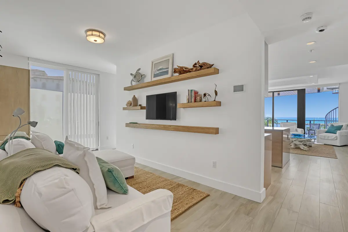 den at 106 Inlet Way 305, Palm Beach Shores