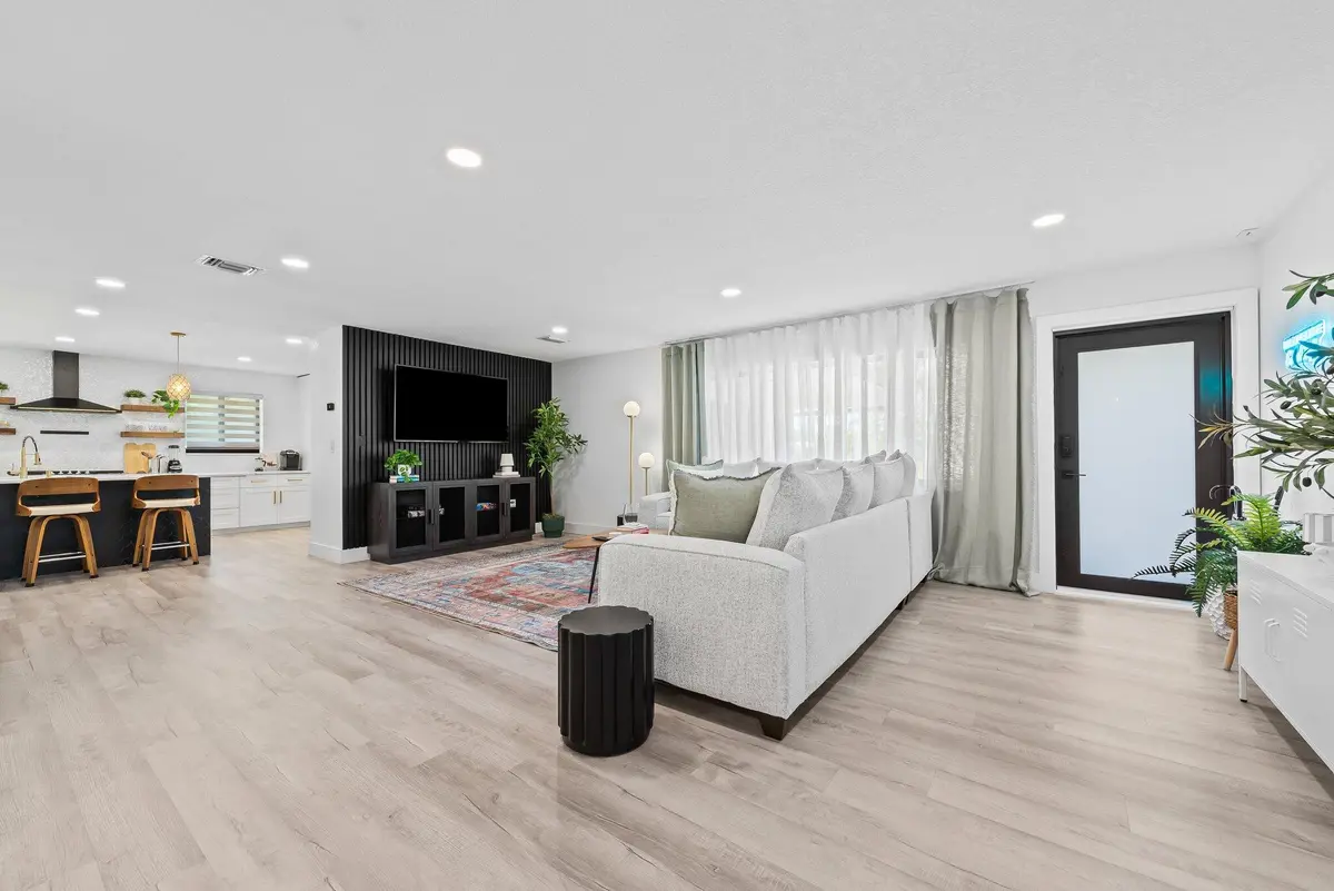 14-web-or-mls-_BWP8061 at 581 SE 5th Avenue, Pompano Beach