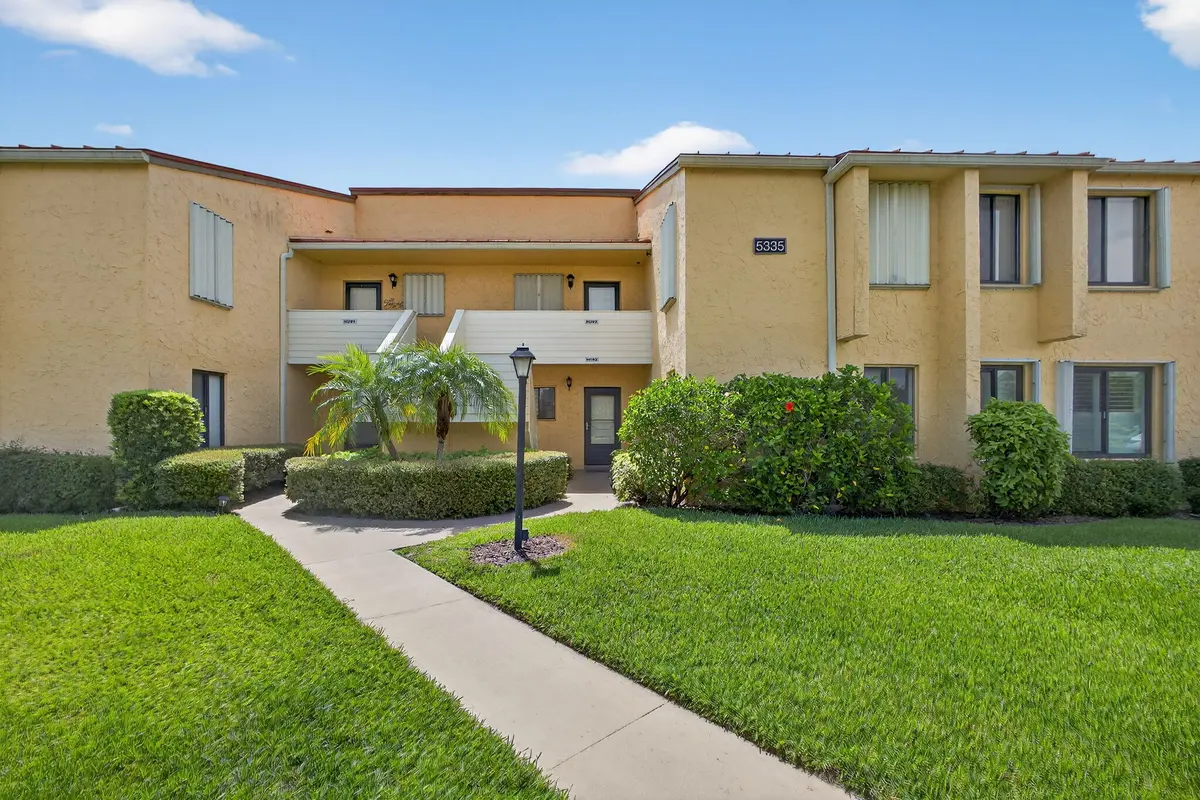 3-web-or-mls-5D1A9110 at 5335 SE Miles Grant Road 102, Stuart