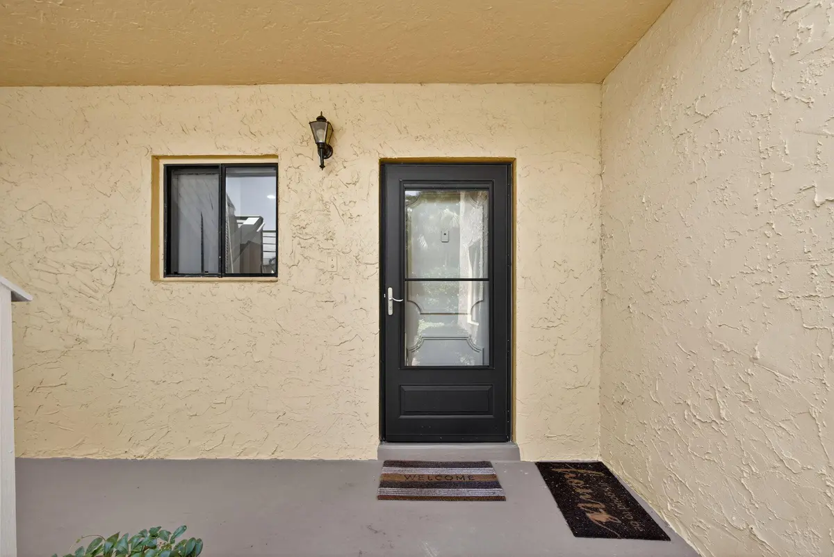 5-web-or-mls-5D1A9124 at 5335 SE Miles Grant Road 102, Stuart