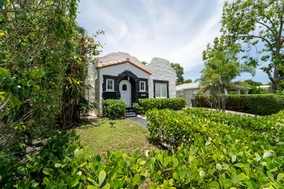 Front Entrance at 933 38th Street, West Palm Beach