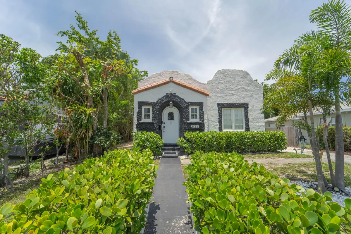 Front Entrance at 933 38th Street, West Palm Beach