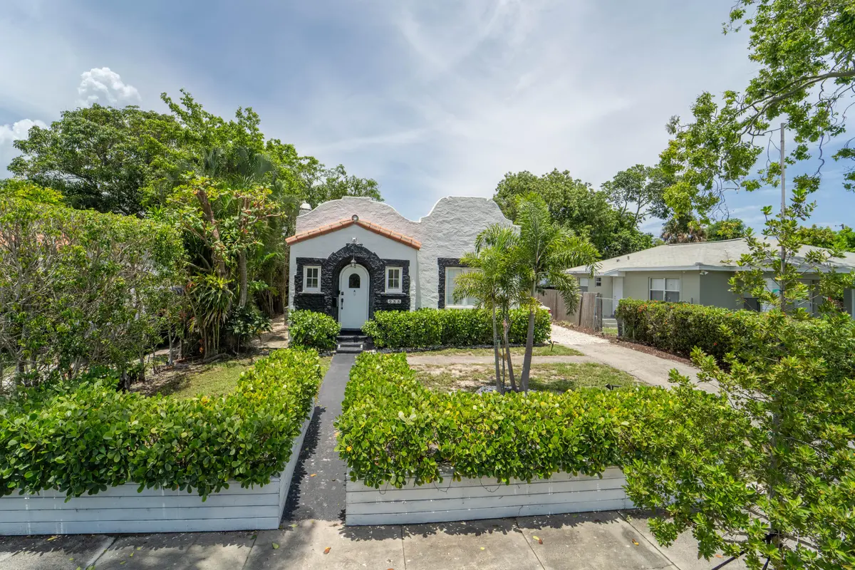 Front Entrance at 933 38th Street, West Palm Beach