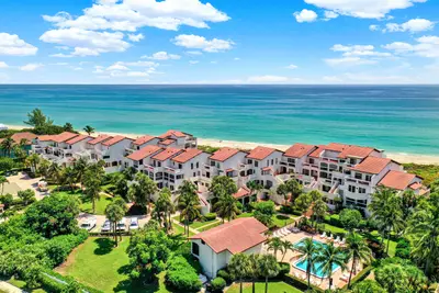 4651 NE Ocean Boulevard B-30, Jensen Beach – sold