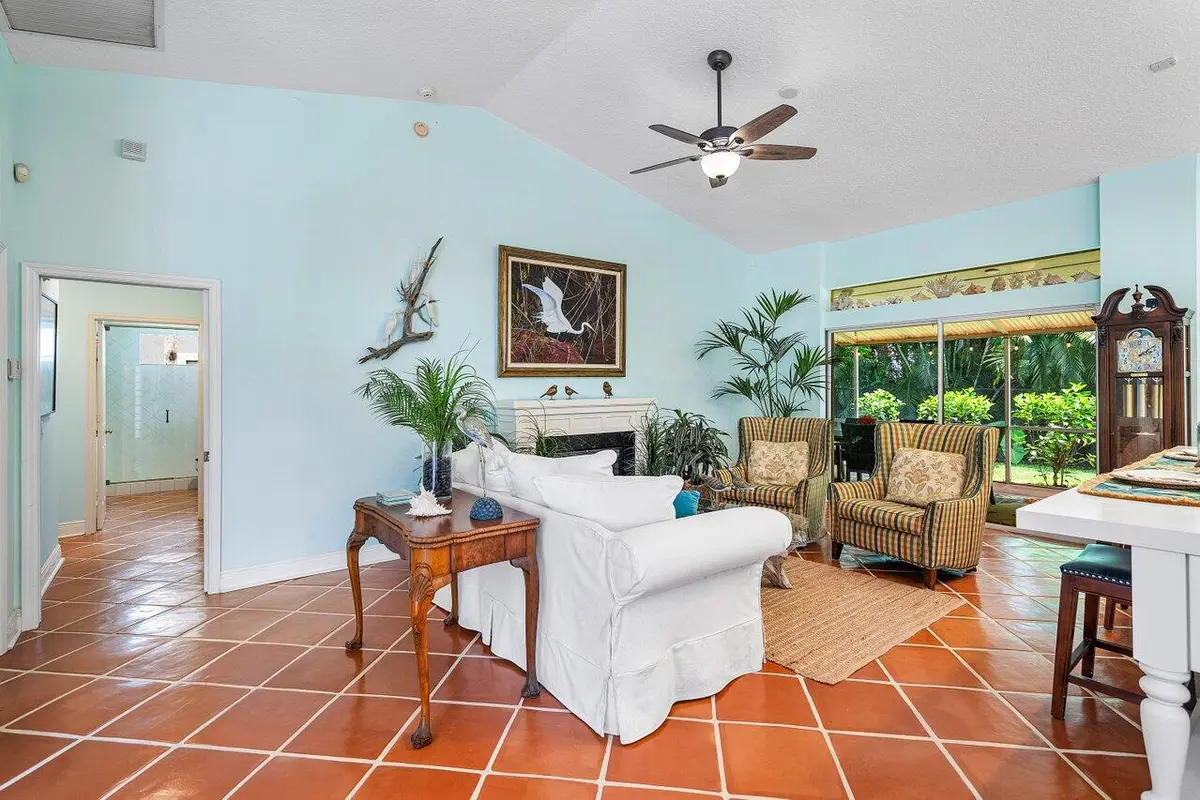 Living rm at 13982 Paddock Drive, Wellington