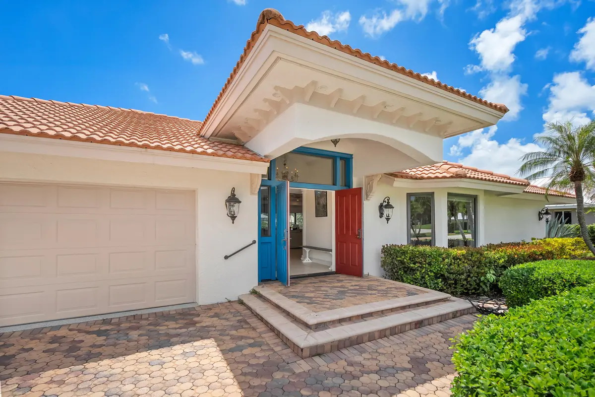 Front of House at 3422 SE Fairway, Stuart