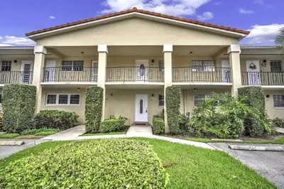2130 NE 36th Street 63, Lighthouse Point – Condominium for sale