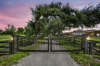 16229 Rustic Rd Road, Wellington – Single Family Residence for sale