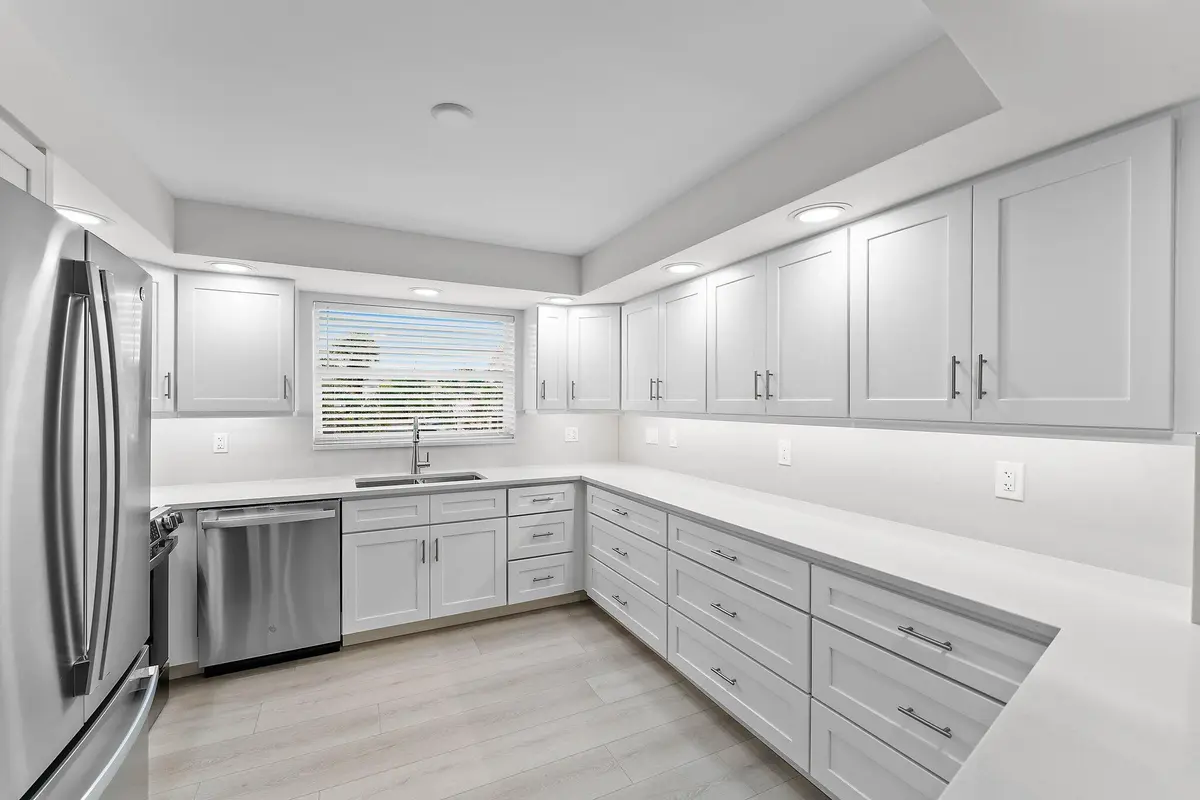 New S/S appliances at 20 Celestial Way 215, Juno Beach