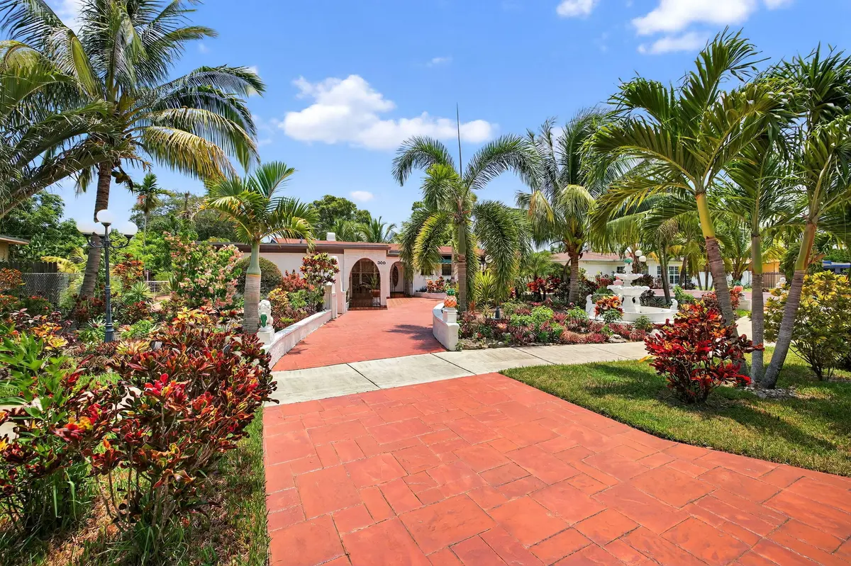 1-web-or-mls-699A2406 at 300 Florida Avenue, Fort Lauderdale