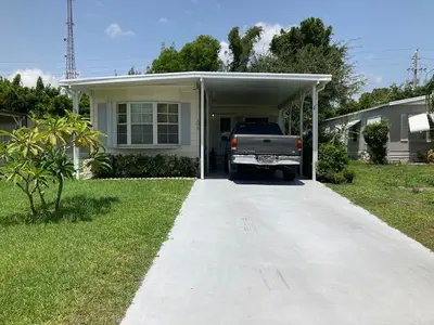 206 W Caribbean, Port St. Lucie – Manufactured Home for sale