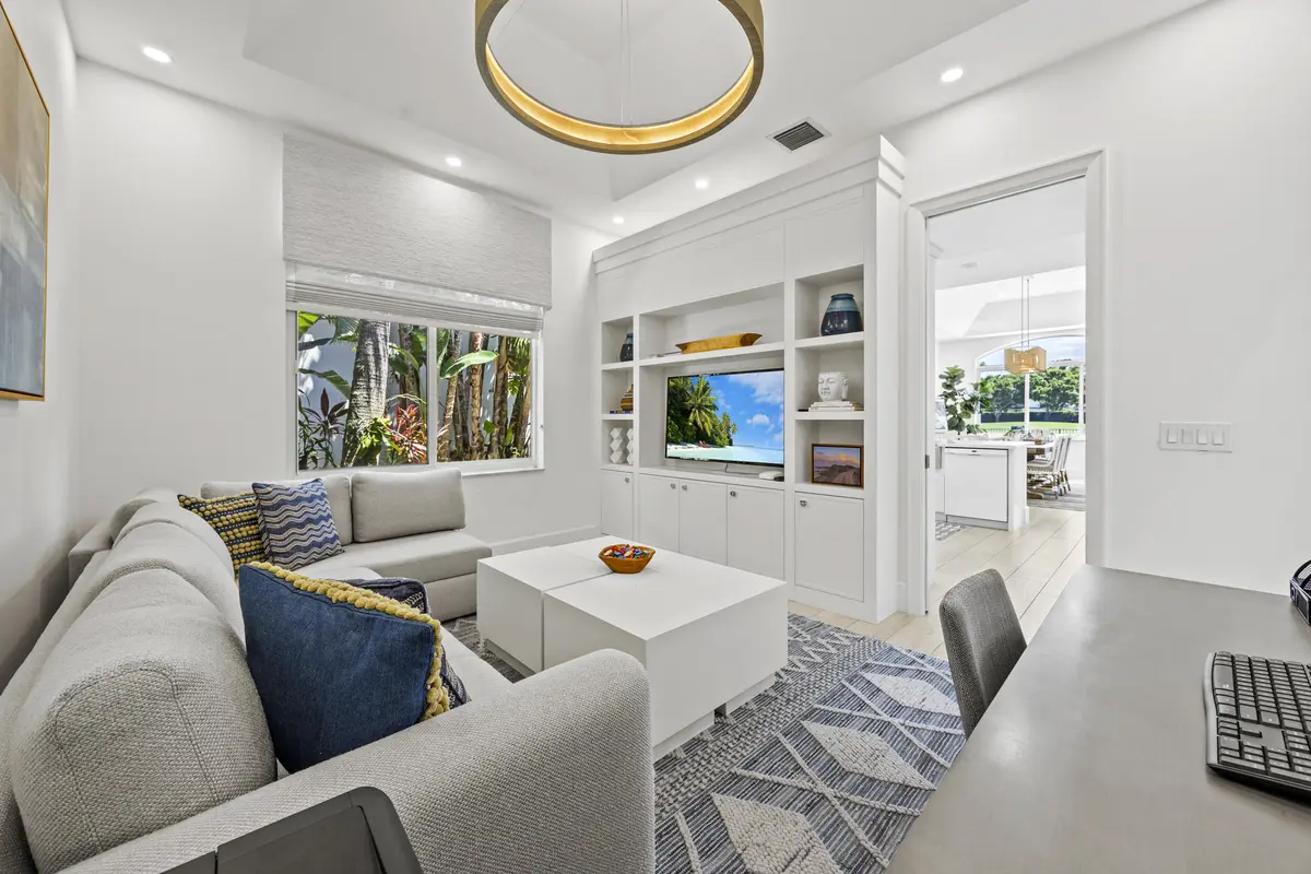 Flex Room at 118 N Village Way, Jupiter