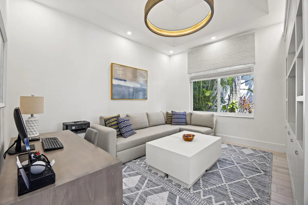 Flex Room at 118 N Village Way, Jupiter
