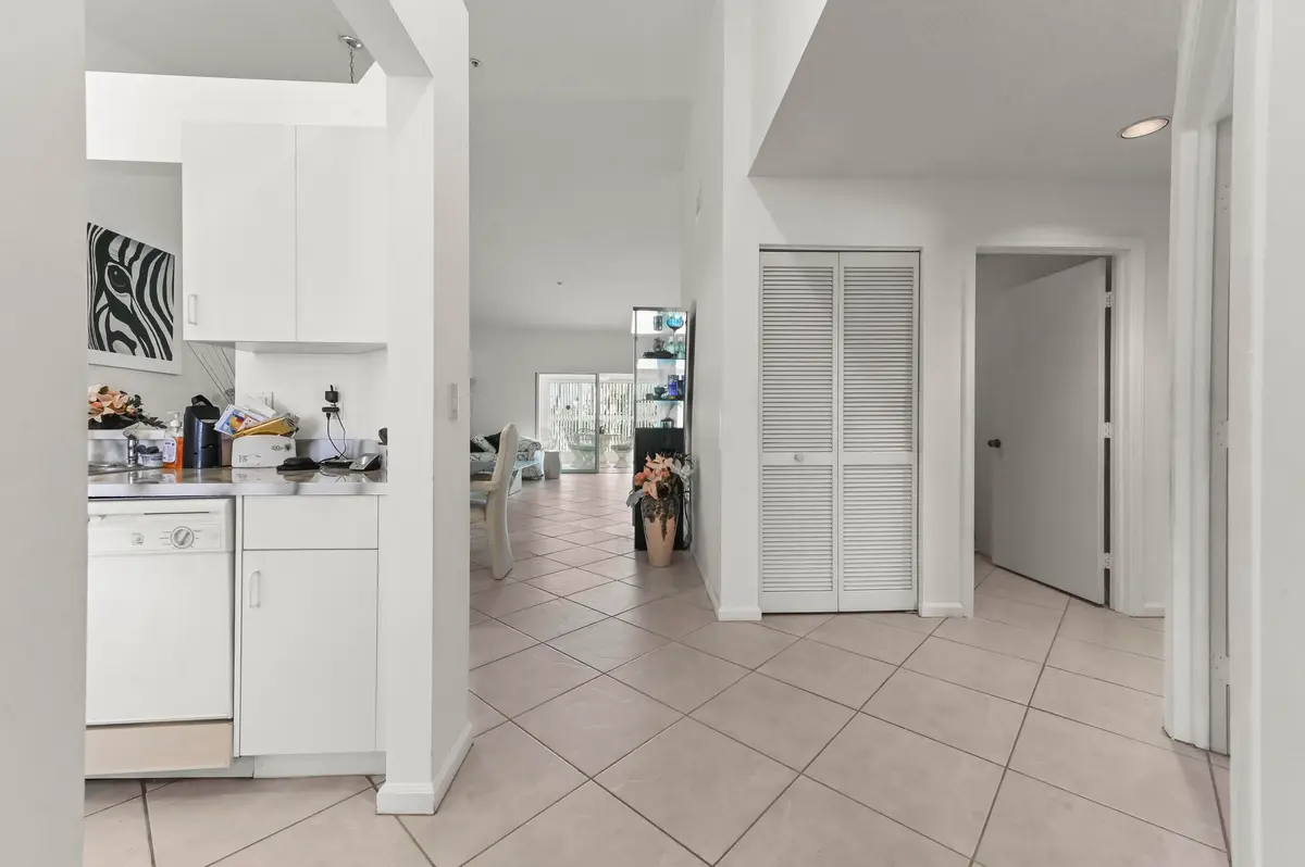 05 Entry 01 at 5952 Regal Glen Drive 207, Boynton Beach