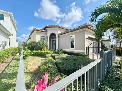 320 SE Fascino Circle, Port St. Lucie – sold