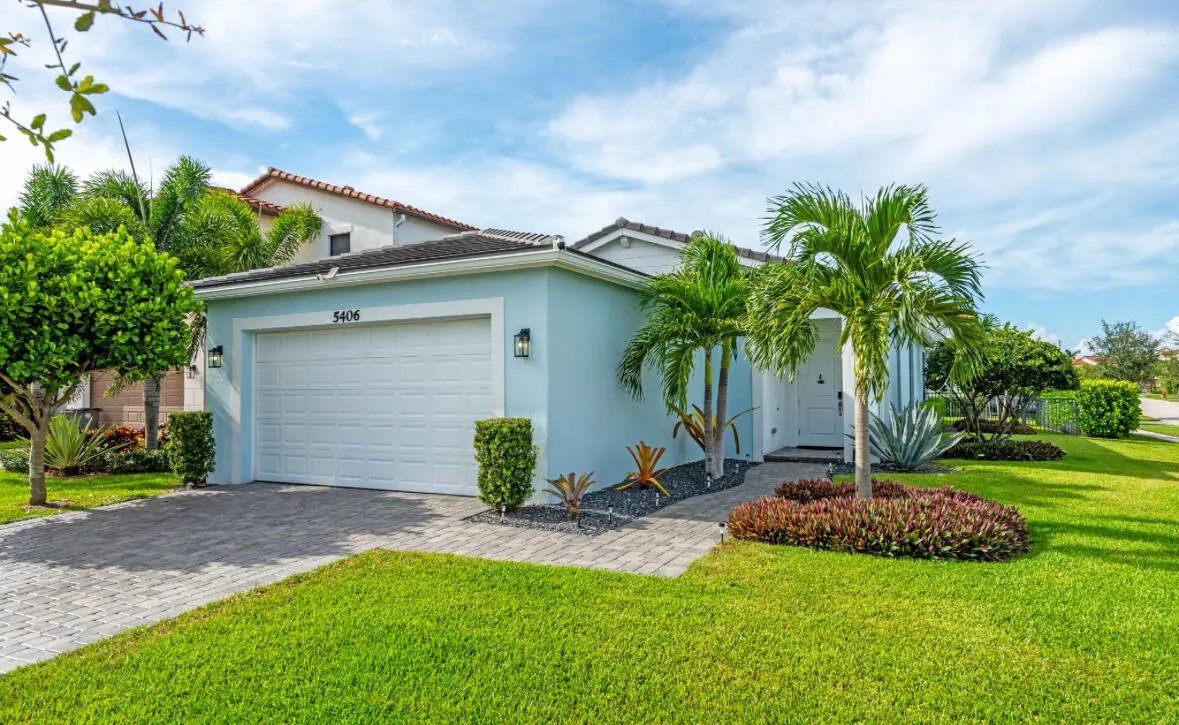 Front on House at 5406 Starfish Road, Westlake