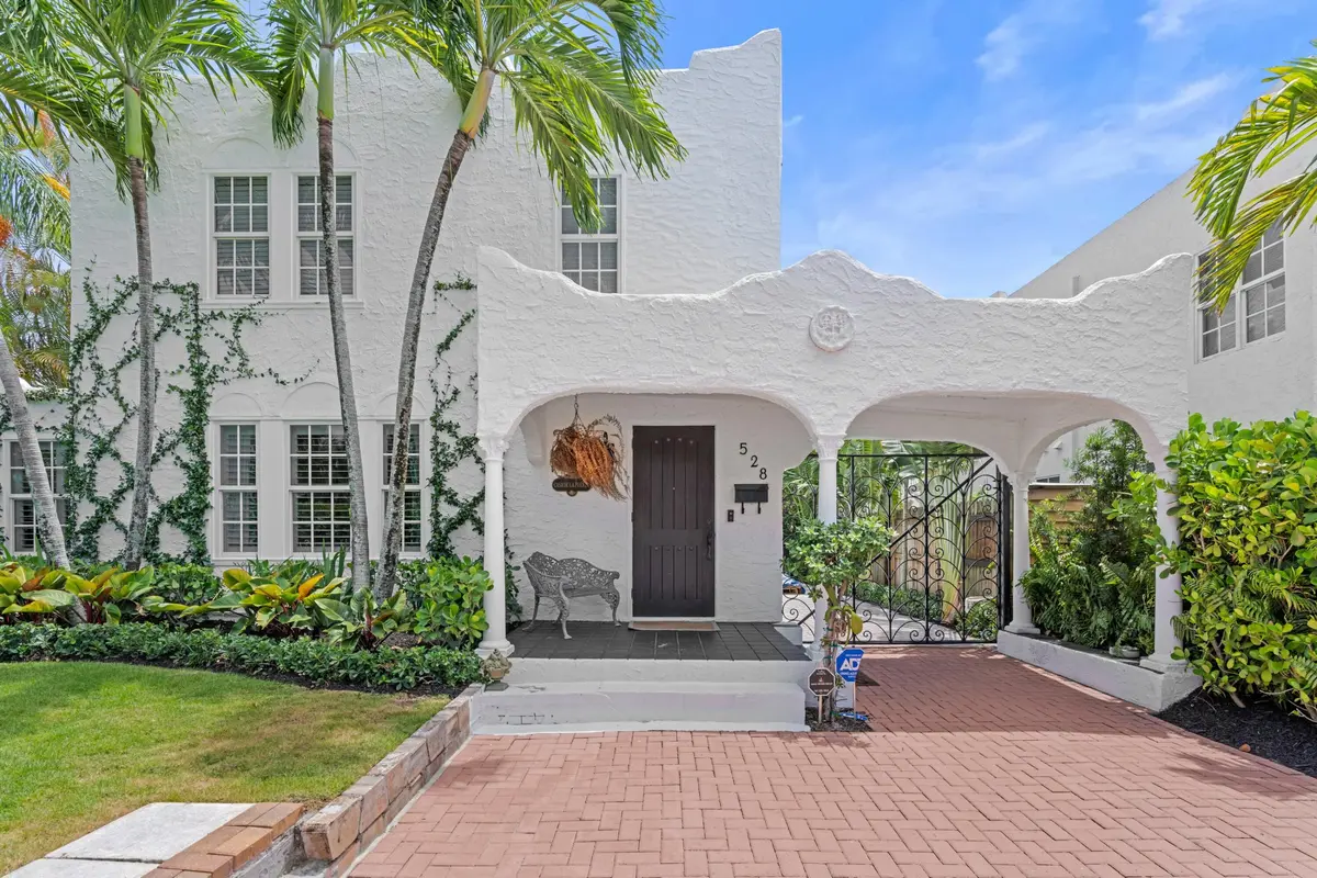 Front entrance at 528 32nd Street, West Palm Beach