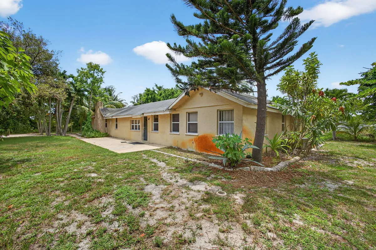 6-web-or-mls-006_BS1A0411 at 129 Fleming Avenue, Greenacres
