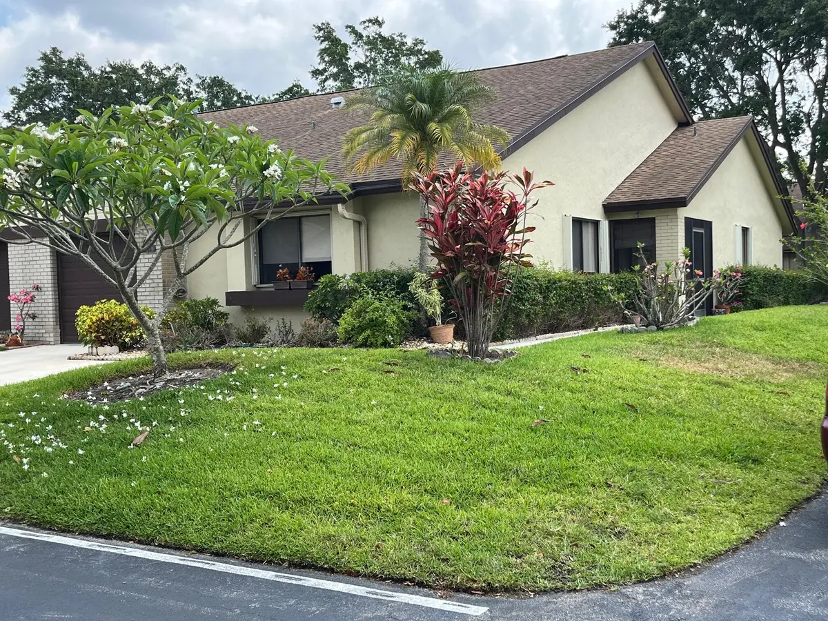 Front Villa View at 139 Meander Circle, Royal Palm Beach