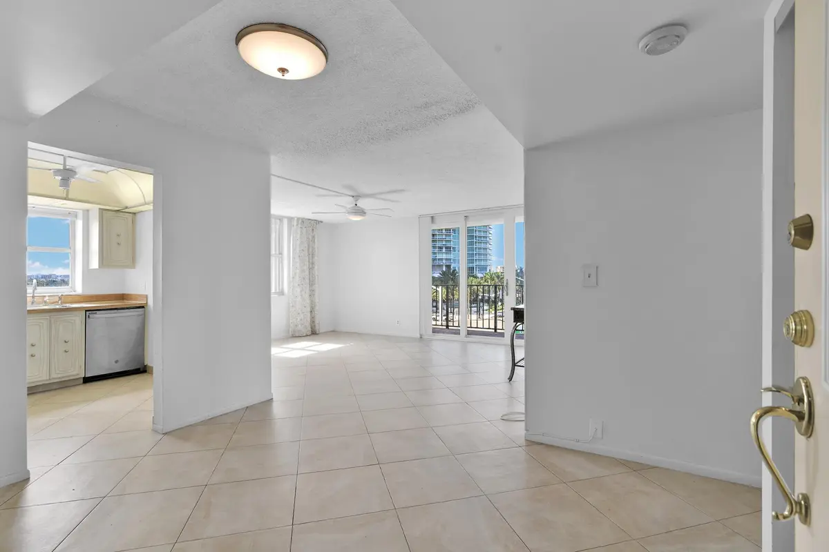 101 Briny Ave 411 Pompano Beach -1 Kitch at 101 S Briny Avenue Unit 411, Pompano Beach