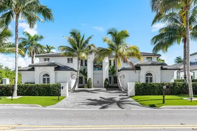 121 Royal Palm Way, Boca Raton – Single Family Residence for sale