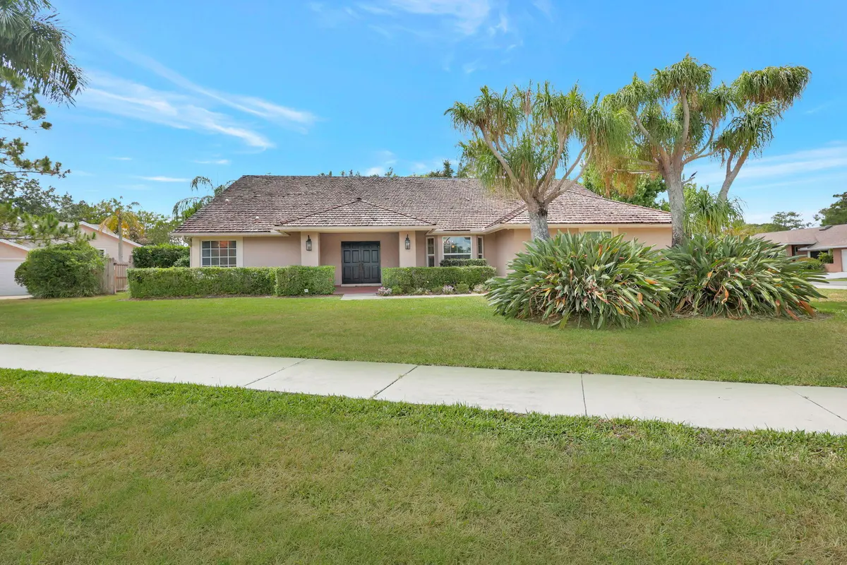 1-web-or-mls-1819Staimford_291 at 1819 Staimford Circle, Wellington