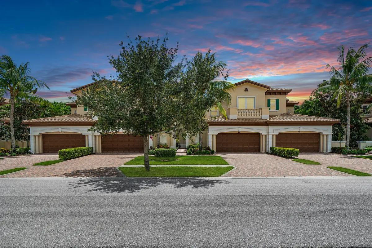 front exterior at 274 Tresana Boulevard 132, Jupiter