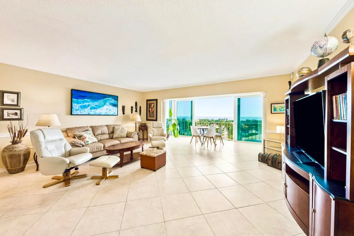 Family Room at 555 SE 6th Avenue 11d, Delray Beach