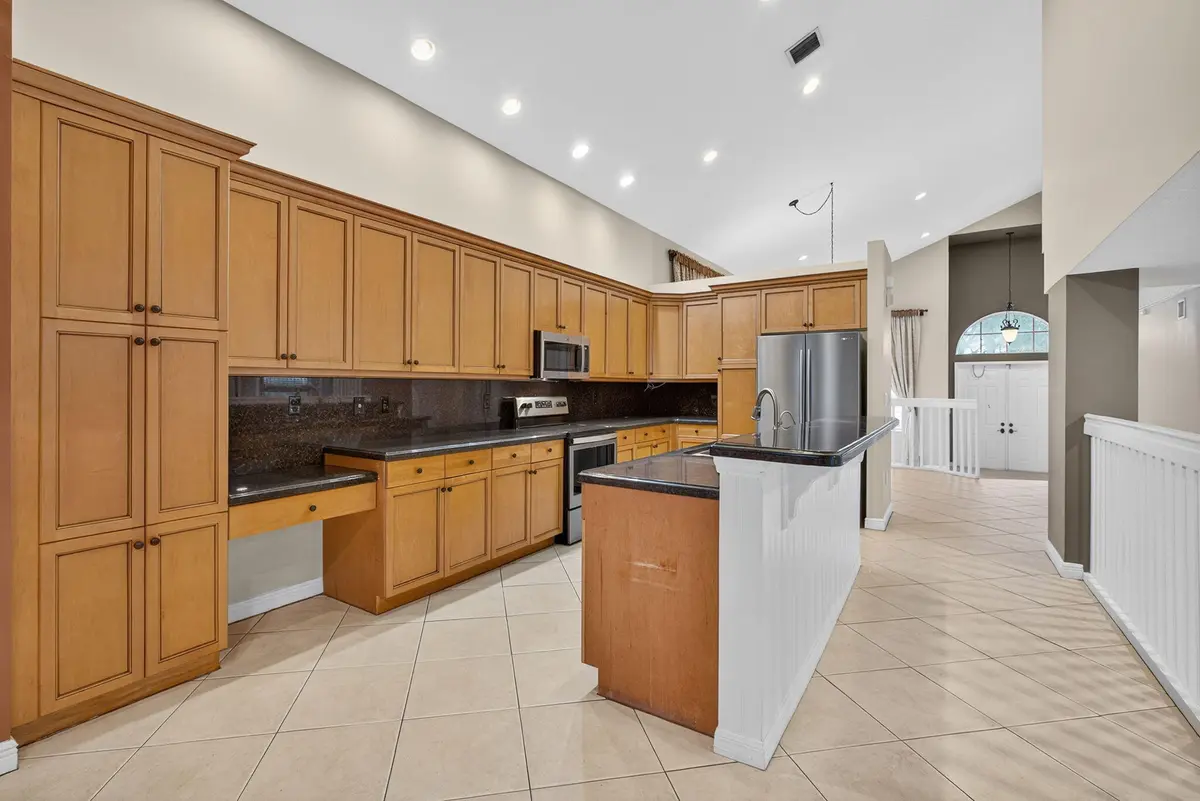 Kitchen at 8933 Alexandra Circle, Wellington