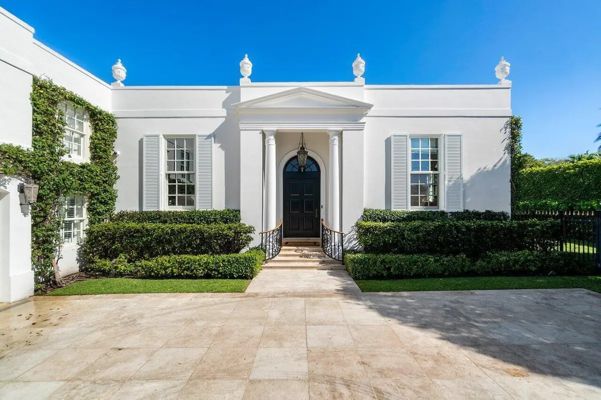Front at 100 Regents Park Road, Palm Beach