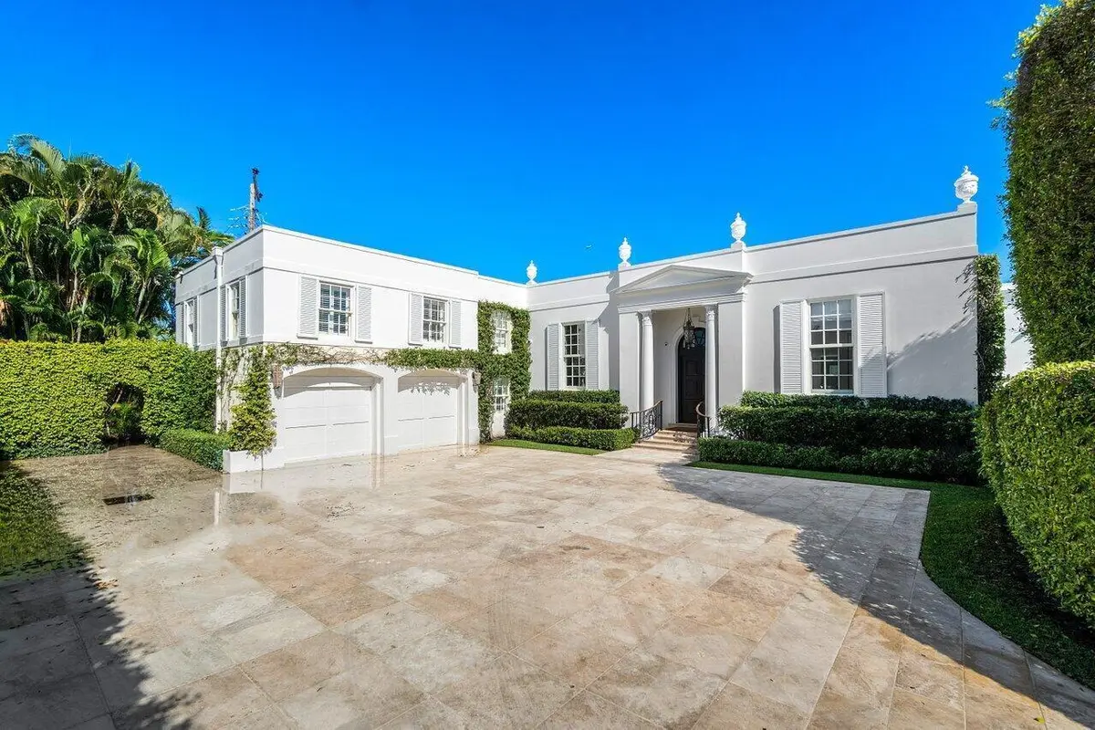 Front at 100 Regents Park Road, Palm Beach
