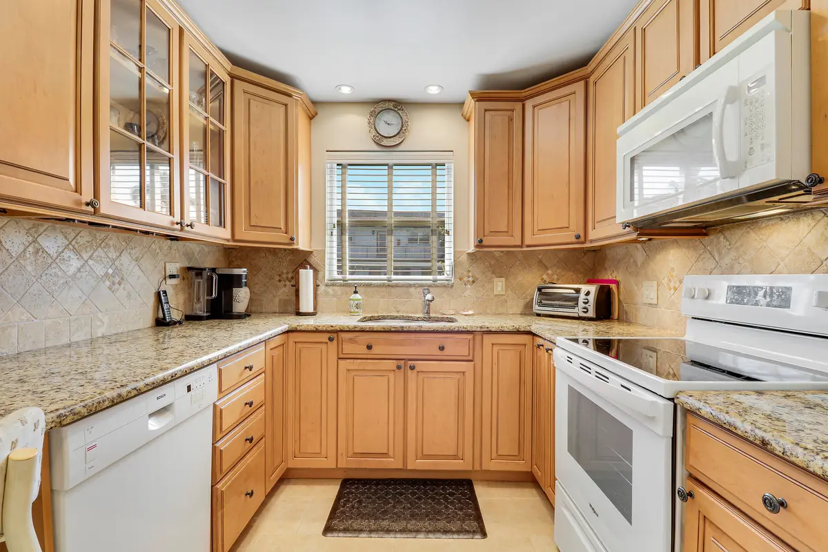 Kingswood Kitchen 2 at 2950 SE Ocean Boulevard 6-3, Stuart
