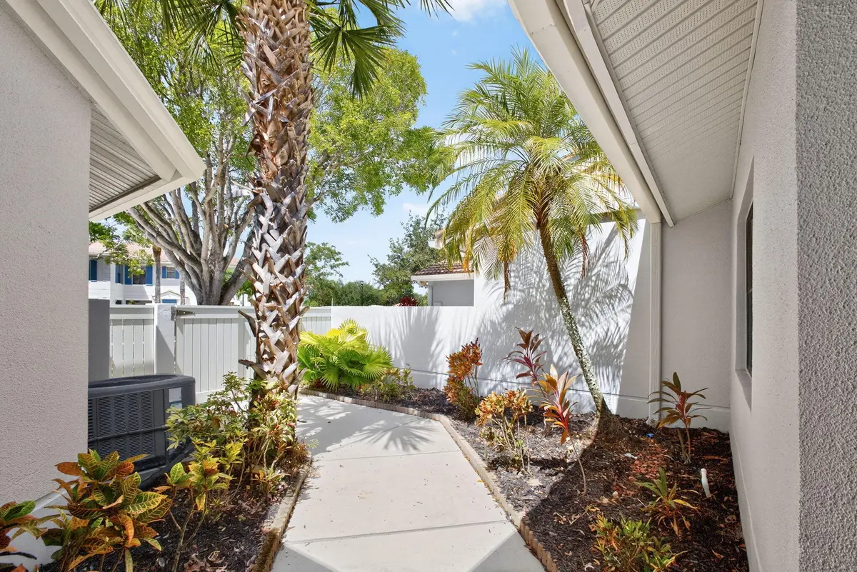 7-web-or-mls-007_5D1A3098 at 479 Prestwick Circle, Palm Beach Gardens