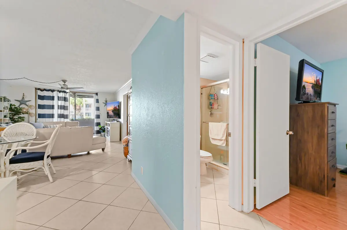 05 Entry 02 at 4500 N Federal Highway 147f, Lighthouse Point