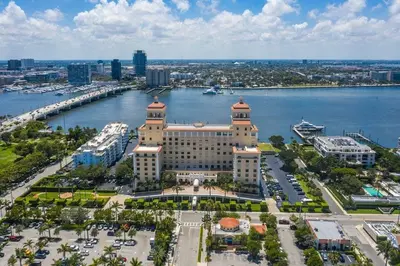 150 Bradley 0403 Place 403, Palm Beach – sold