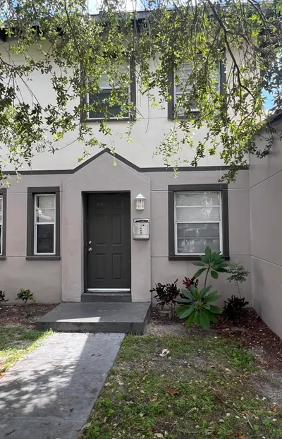 2722 Poinsettia Avenue, West Palm Beach – Townhouse for rent