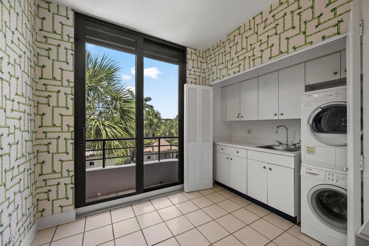Breakfast Area at 120 Sunset Avenue W3b, Palm Beach
