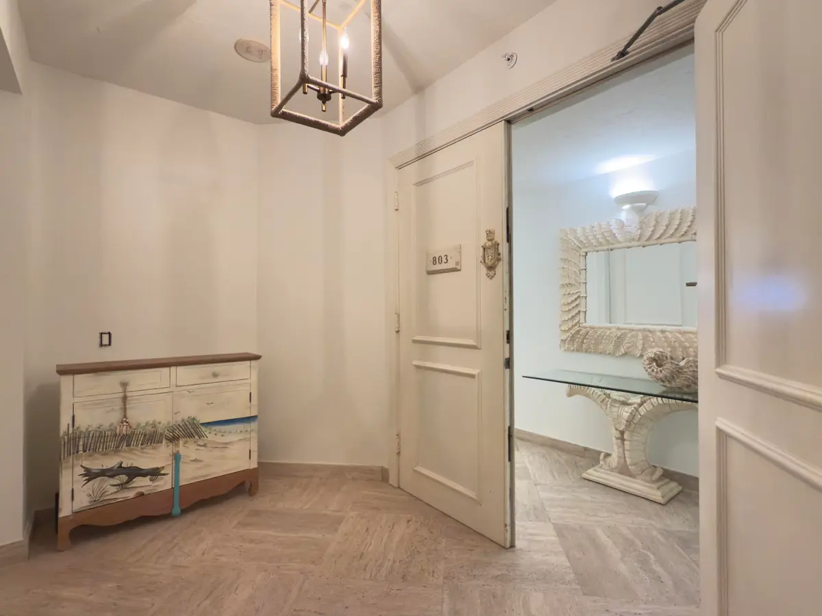 Private foyer for condo at 800 Ocean Drive 803, Juno Beach