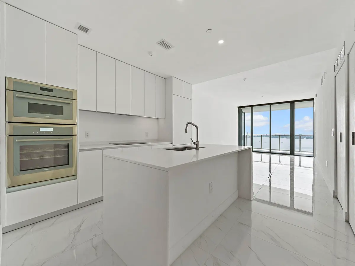 DSC09250 at 700 NE 24th Street 3002, Miami