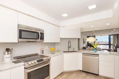 2400 Presidential Way 801, West Palm Beach – sold