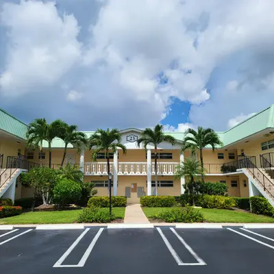 23 Colonial Club Drive 200, Boynton Beach – Condominium for rent