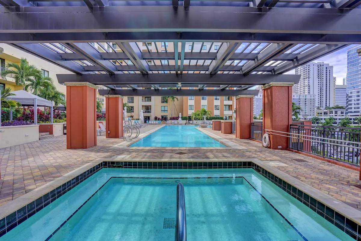 Hot tub at 110 N Federal Highway 1505, Fort Lauderdale