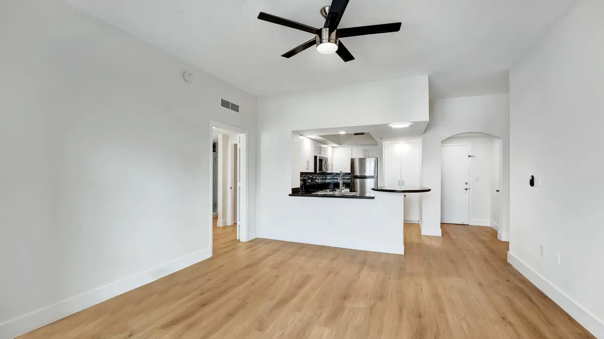 Living area at 110 N Federal Highway 1505, Fort Lauderdale